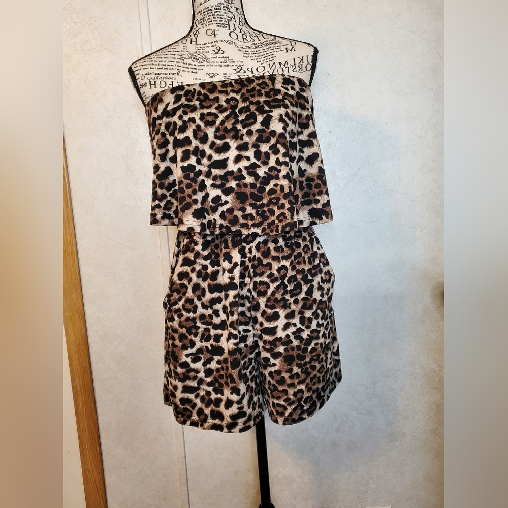 DAVI & DANI Animal Print Romper Size: M